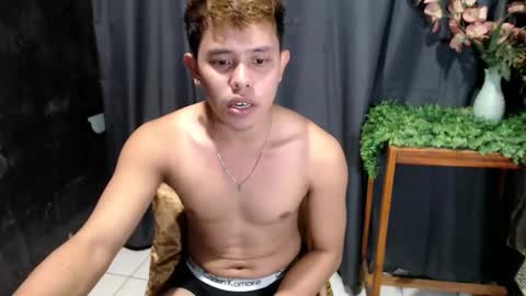 Snapshot of seductive_maxxx chatting on April 27, 1:09 pm Max online show from April 27, 1:09 pm