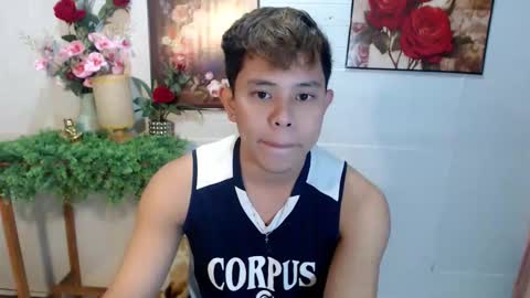 Snapshot of seductive_maxxx chatting on May 10, 6:24 pm Max online show from May 10, 6:24 pm