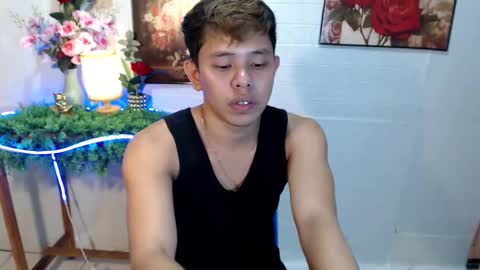 Snapshot of seductive_maxxx chatting on May 12, 6:16 pm Max online show from May 12, 6:16 pm