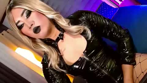 Snapshot of seductive_scarllete chatting on May 9, 5:07 pm SCARLETTE online show from May 9, 5:07 pm