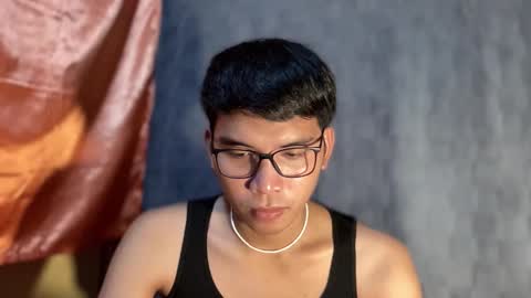 Snapshot of seductive_william chatting on November 19, 12:49 pm William online show from November 19, 12:49 pm