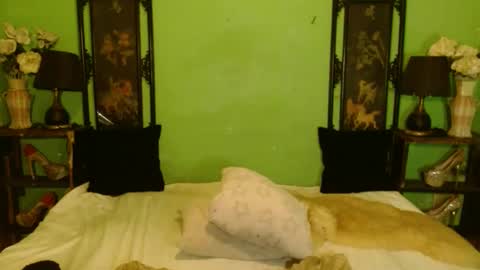 Snapshot of seductivecatxxx chatting on March 6, 12:09 pm dyosa isabel online show from March 6, 12:09 pm