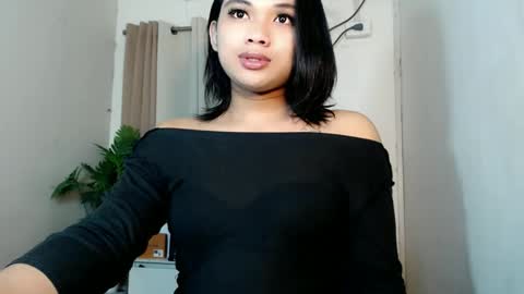 Deluxe online show from May 15, 7:32 pm