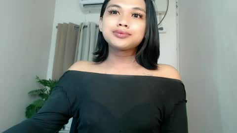 Deluxe online show from June 11, 11:03 pm