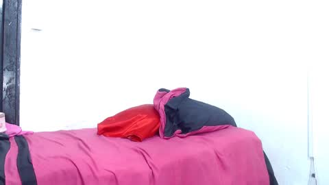 Estefany online show from March 7, 12:45 pm