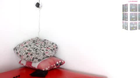 Snapshot of seductivespellvagina80 chatting on April 13, 5:46 am Estefany online show from April 13, 5:46 am