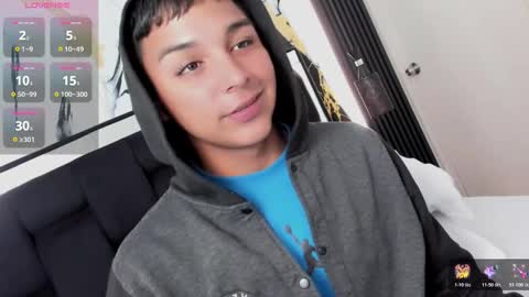 Snapshot of seductivo_jr chatting on February 13, 3:46 am seductivo online show from February 13, 3:46 am