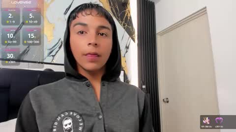 Snapshot of seductivo_jr chatting on March 20, 6:51 am seductivo online show from March 20, 6:51 am