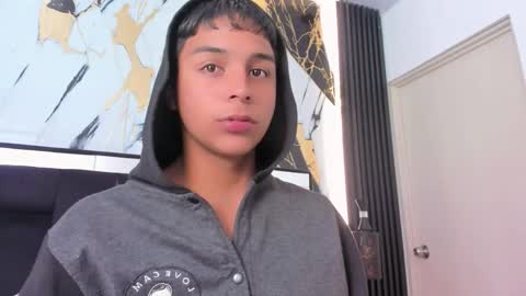 Snapshot of seductivo_jr chatting on March 22, 7:34 am seductivo online show from March 22, 7:34 am