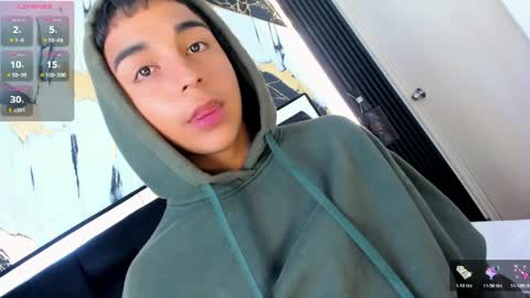 Snapshot of seductivo_jr chatting on April 5, 6:32 am seductivo online show from April 5, 6:32 am