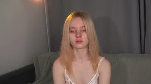 Snapshot of seebunny chatting on June 15, 5:15 pm See Its honey bunny im Lana online show from June 15, 5:15 pm