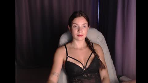 Snapshot of seeemily chatting on June 2, 7:54 am Emily online show from June 2, 7:54 am