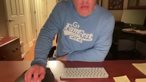 Snapshot of seekingmistress2 chatting on April 5, 4:31 am Sub4Mistress online show from April 5, 4:31 am