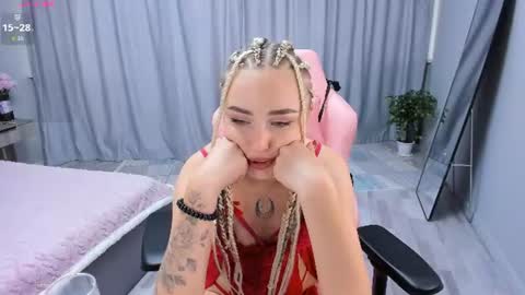 Snapshot of seiko_swan chatting on August 2, 12:09 am Lucia Lucy online show from August 2, 12:09 am