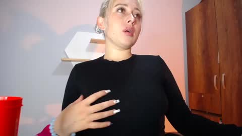 Yeyis  online show from January 9, 2:43 am