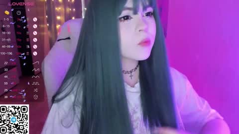 Snapshot of selena___cute chatting on March 16, 5:35 am Selena online show from March 16, 5:35 am