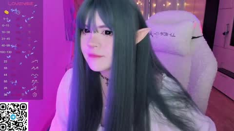 Snapshot of selena___cute chatting on March 23, 5:33 am Selena online show from March 23, 5:33 am