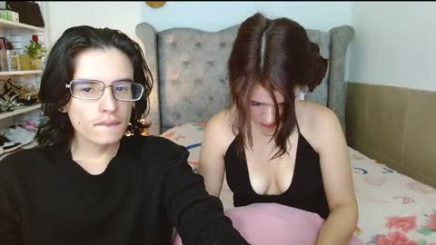 Snapshot of selena_and_andress chatting on March 31, 11:21 am Selena Andress online show from March 31, 11:21 am