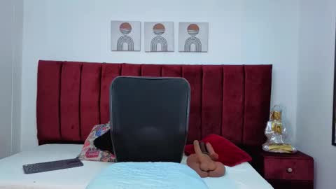 Snapshot of selena_castillo chatting on November 25, 12:27 pm Selena online show from November 25, 12:27 pm