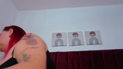 Snapshot of selena_castillo chatting on December 2, 12:10 pm Selena online show from December 2, 12:10 pm