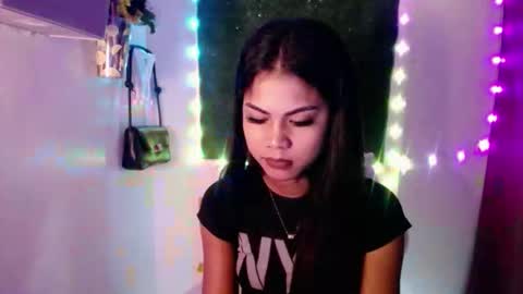selena_fox2000 online show from April 21, 1:18 am