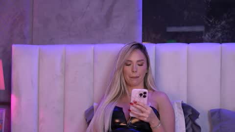 Selena online show from January 17, 9:47 am