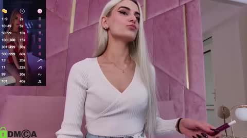 Snapshot of selenadaze chatting on October 13, 3:17 am Selena online show from October 13, 3:17 am