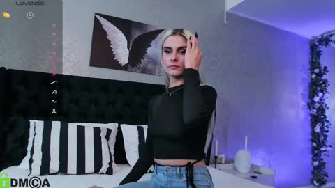 Snapshot of selenadaze chatting on October 14, 3:29 am Selena online show from October 14, 3:29 am