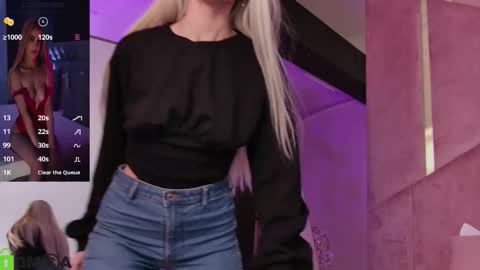 Snapshot of selenadaze chatting on October 15, 3:39 am Selena online show from October 15, 3:39 am