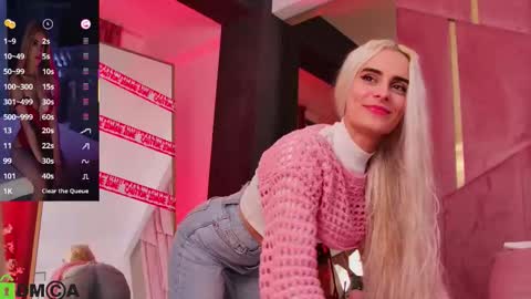 Snapshot of selenadaze chatting on October 30, 5:09 am Selena online show from October 30, 5:09 am