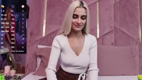 Snapshot of selenadaze chatting on November 25, 5:18 am Selena online show from November 25, 5:18 am