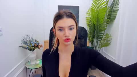 selenaemoore online show from September 11, 3:39 am