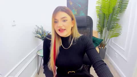 selenaemoore online show from September 13, 11:32 am