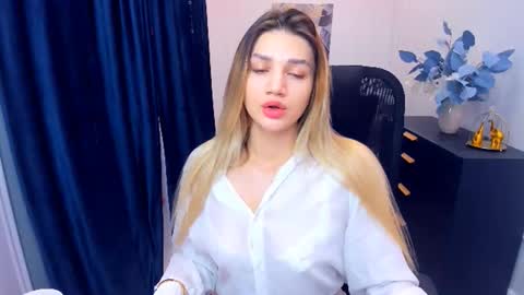 selenaemoore online show from November 11, 3:50 am