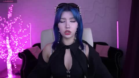 selenairis online show from March 1, 11:51 pm