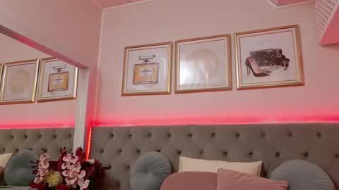 selenajoy_ online show from November 16, 6:19 am