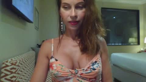 selenarase online show from June 21, 3:25 pm