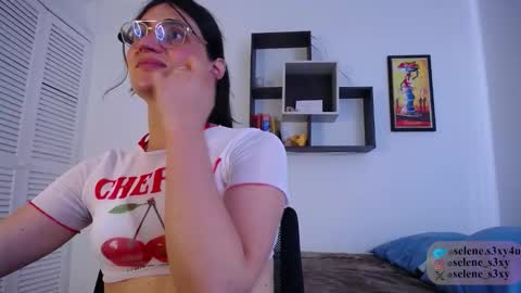 selene_s3xy online show from January 16, 9:30 pm