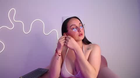 Snapshot of selene_swee chatting on June 14, 7:49 pm selene_swee online show from June 14, 7:49 pm