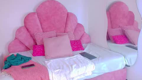 SELENE GIBSON online show from February 6, 7:50 pm