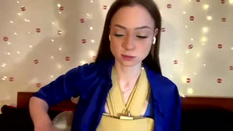 Snapshot of selenegupta chatting on June 19, 10:30 am Kylie online show from June 19, 10:30 am