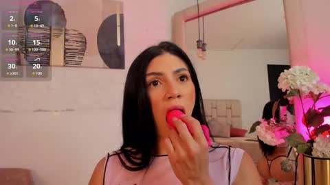 Snapshot of selenem_ chatting on September 30, 11:37 am Selene online show from September 30, 11:37 am