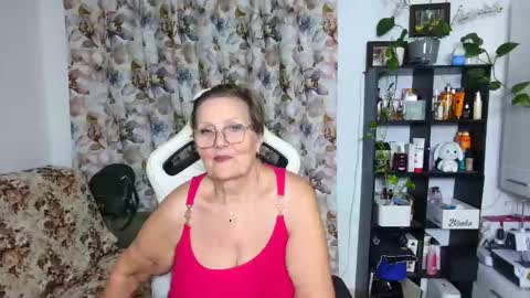 Snapshot of selenna57 chatting on December 19, 1:39 am Selenna online show from December 19, 1:39 am