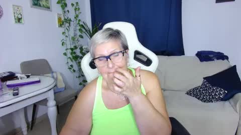 Selenna online show from February 15, 6:37 pm