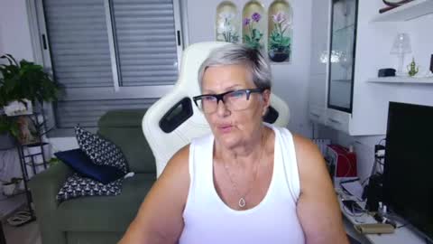 Selenna online show from July 21, 6:10 pm