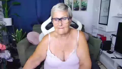 Selenna online show from August 2, 6:06 pm
