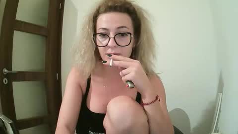 Selenna online show from September 24, 7:28 pm