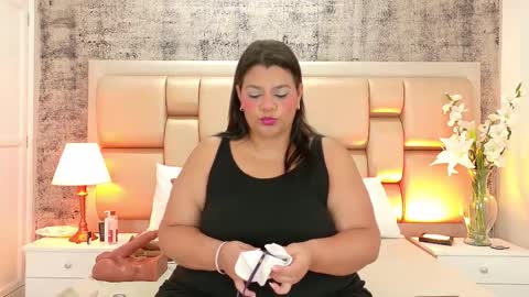 Snapshot of selennacooper chatting on December 2, 11:48 am Selenna Cooper online show from December 2, 11:48 am