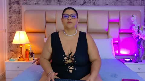Snapshot of selennacooper chatting on April 1, 11:55 am Selenna Cooper online show from April 1, 11:55 am