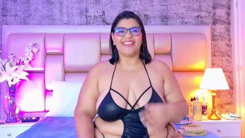 Snapshot of selennacooper chatting on June 2, 11:56 am Selenna Cooper online show from June 2, 11:56 am